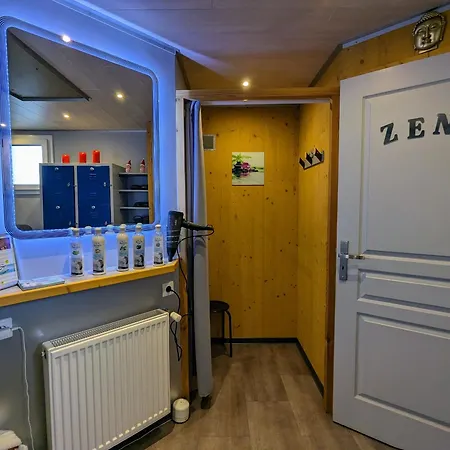 Perchee Avec Terrasse, Sauna Et Bbq A *