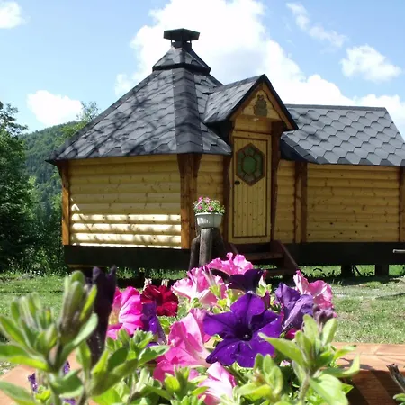 Perchee Avec Terrasse, Sauna Et Bbq A