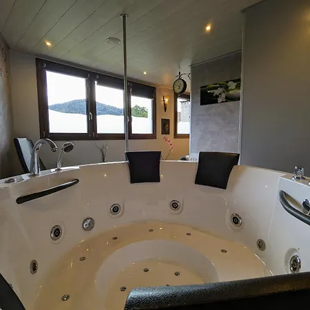 Chalet Perchee Avec Terrasse, Sauna Et Bbq A