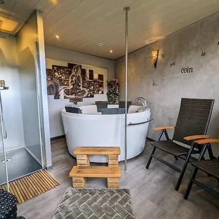 Perchee Avec Terrasse, Sauna Et Bbq A Chalet