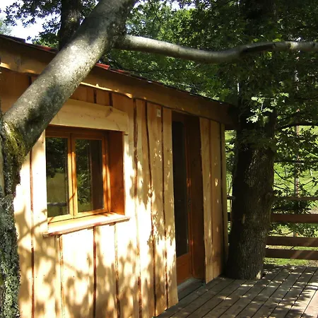 Chalet Perchee Avec Terrasse, Sauna Et Bbq A *
