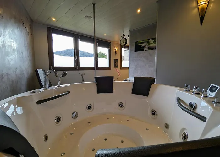 木屋 Perchee Avec Terrasse, Sauna Et Bbq A - Fr-1-589-770